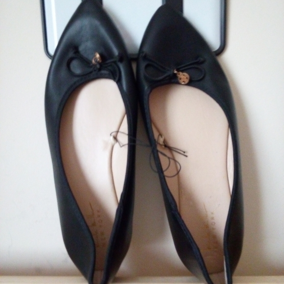 Women's Shoes - Picture 4 of 8